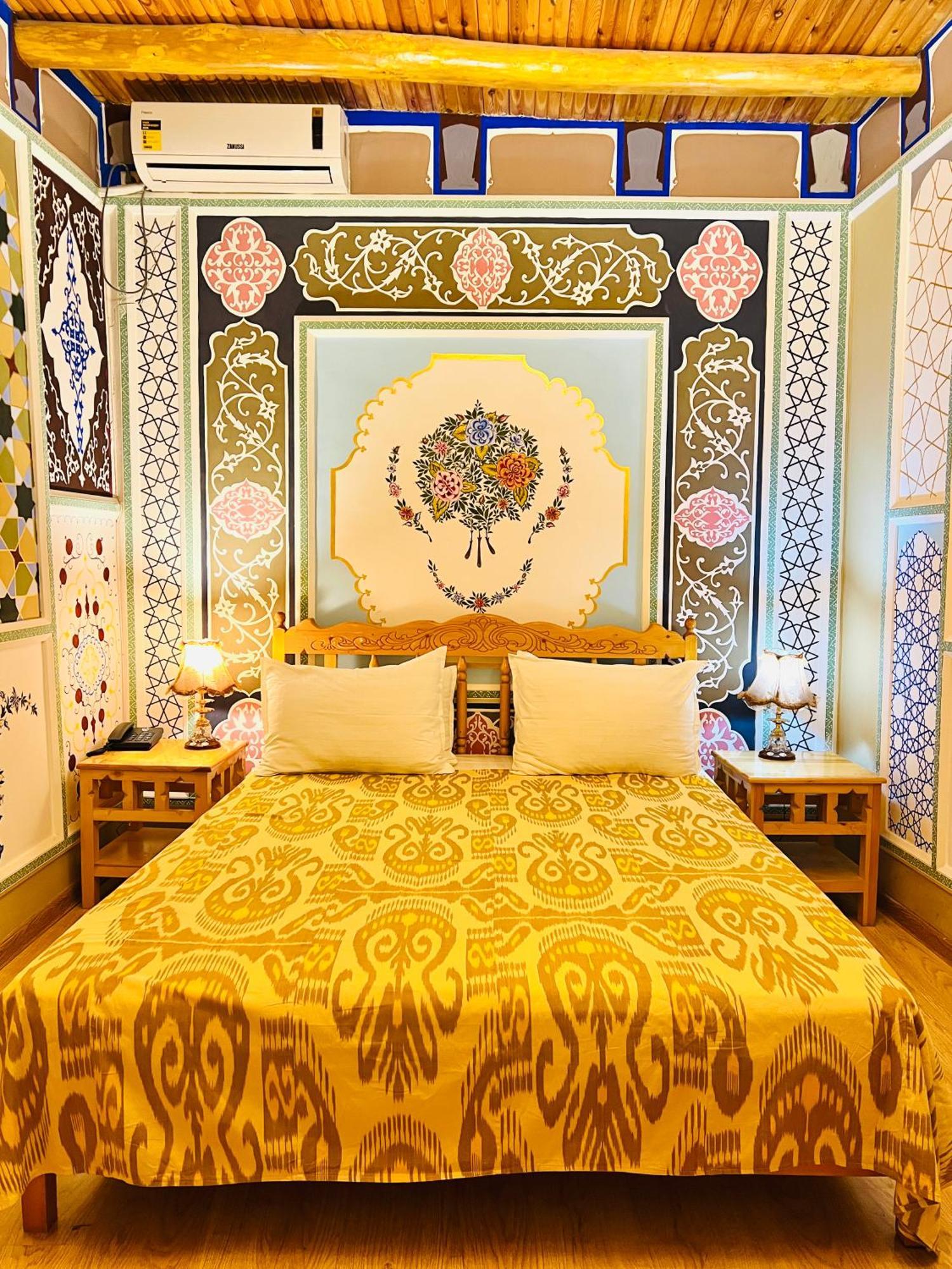 Komil Bukhara Boutique Hotel Ngoại thất bức ảnh