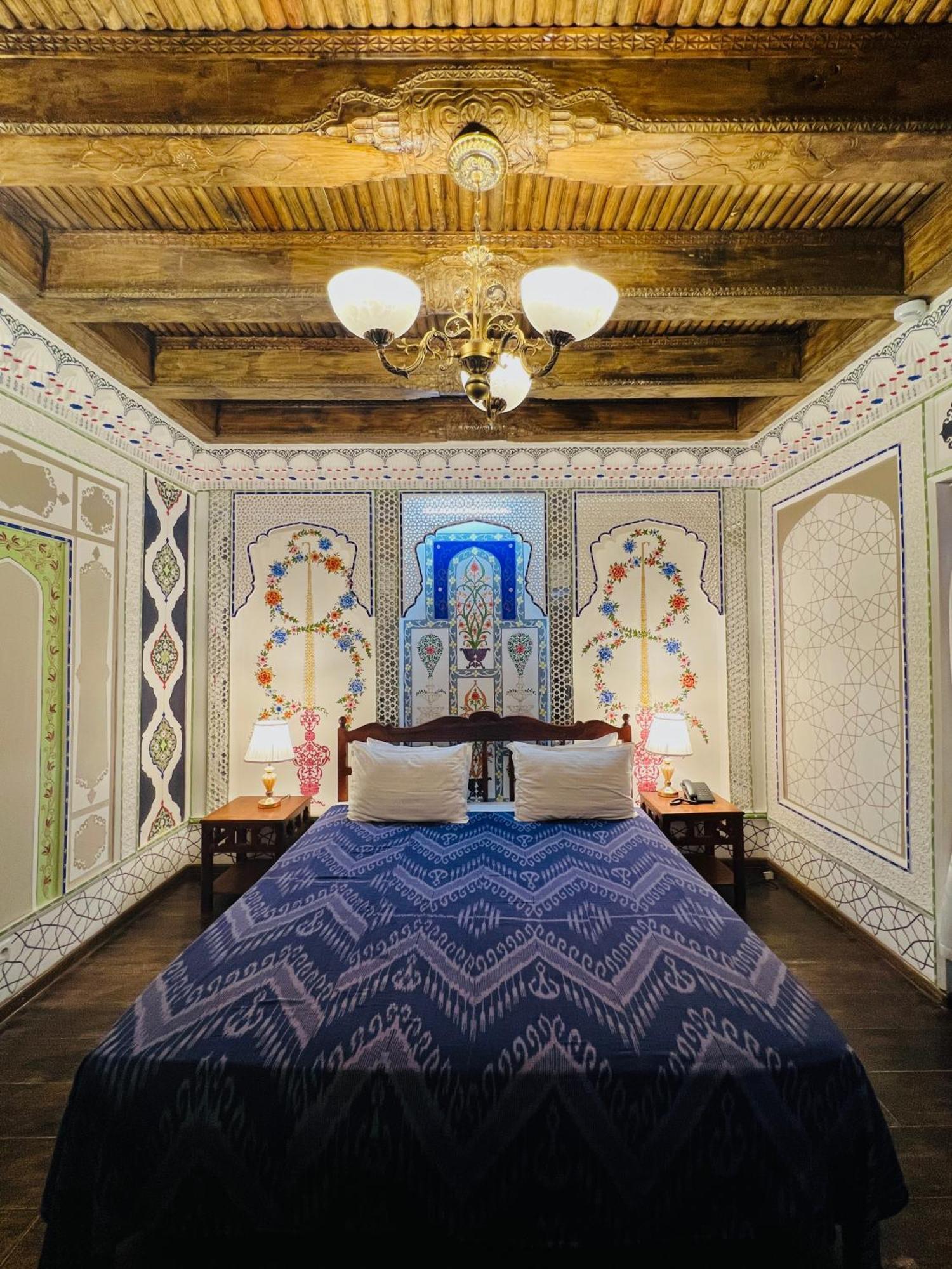 Komil Bukhara Boutique Hotel Ngoại thất bức ảnh